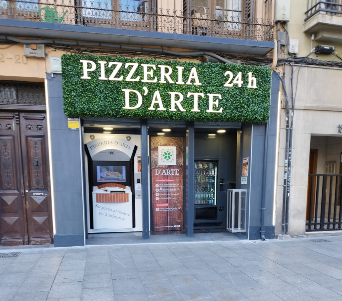 fachada de la nueva apertura de pizzadoor en Zaragoza